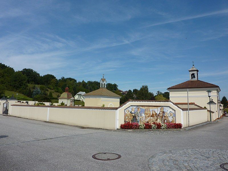 File:Persenbeug Friedhof.jpg