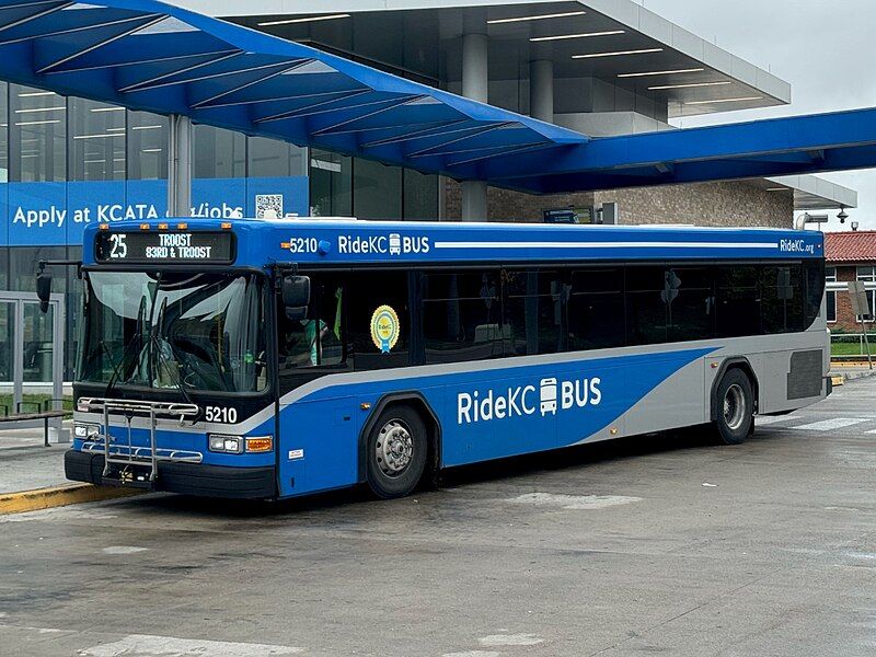 File:RideKC Bus 5210.jpg