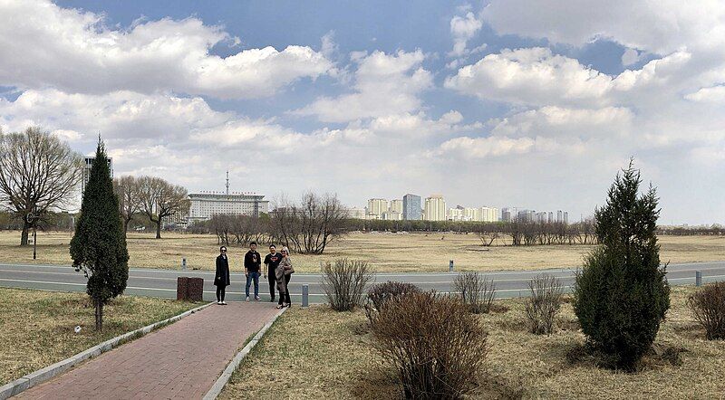 File:Saihantalah Park, Baotou.jpg