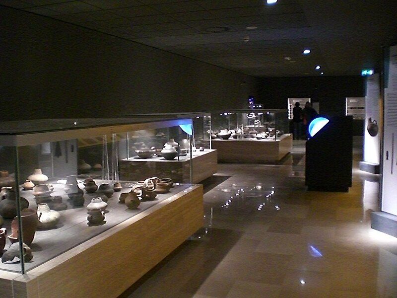 File:Sala museo Paestum.jpg