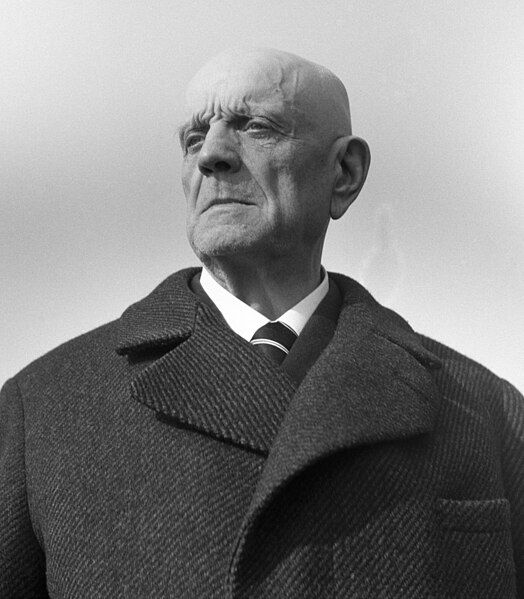 File:Sibelius 1940s cropped.jpg