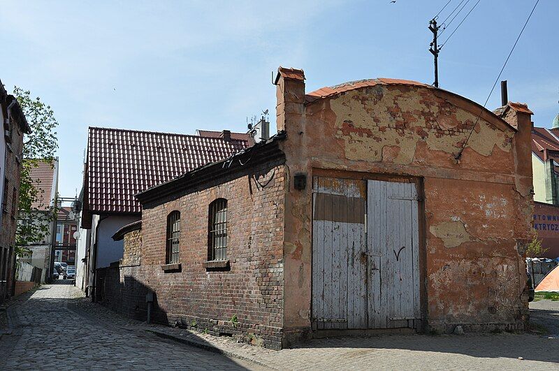 File:Sroda Slaska outbuilding.jpg