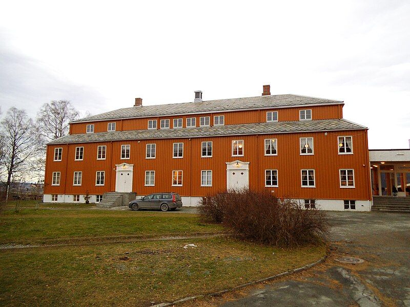 File:Trøndertun folkehøgskole (3).JPG