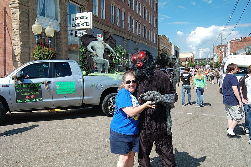 File:2011 Mothman Festival.jpg