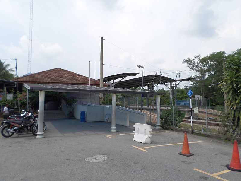 File:Bangi Railway Station.jpg