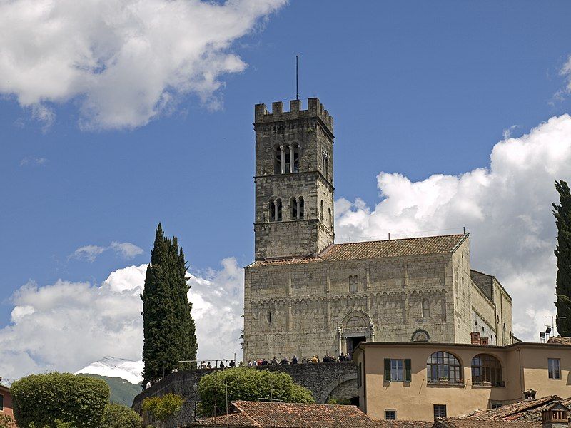 File:Barga Cathedral.jpg