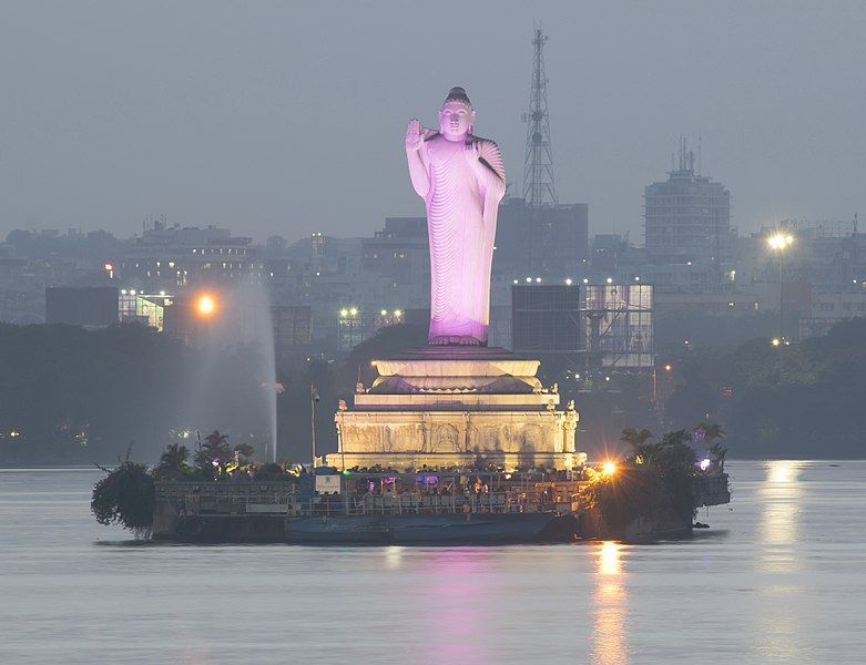 File:Buddha statue 11102016.jpg