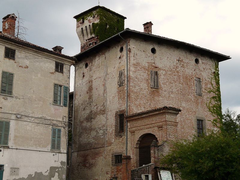 File:Castelnuovo Bormida-castello.jpg