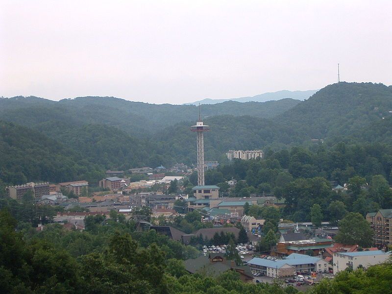 File:Downtown Gatlinburg, Tennessee.JPG