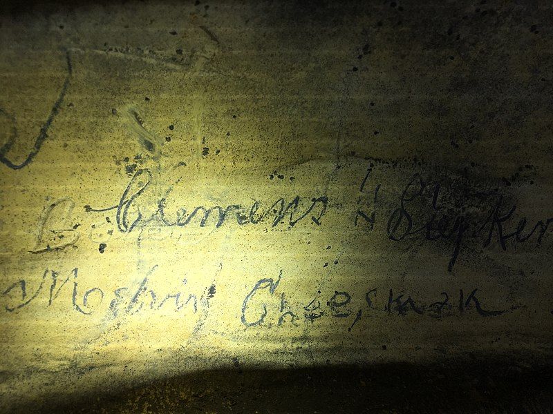 File:First-photo-clemens-cave-signature.jpg