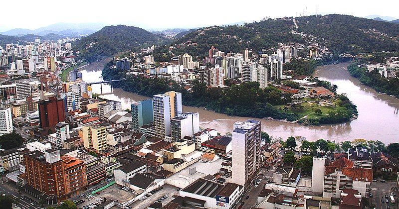 File:Foto aérea Blumenau.jpg