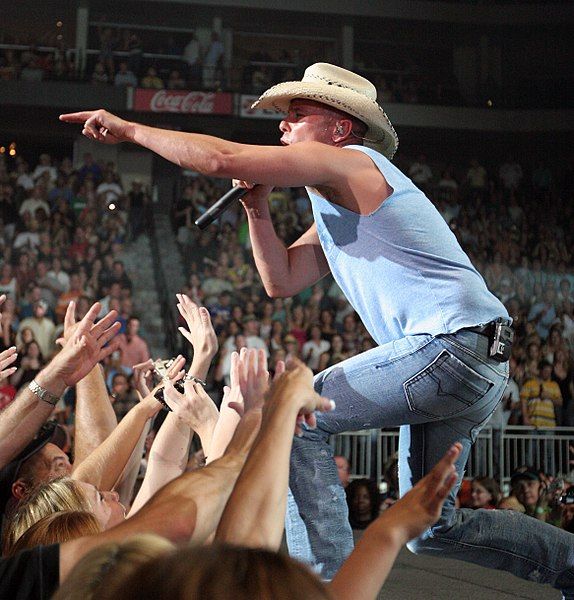 File:Kenny Chesney 20080830.jpg