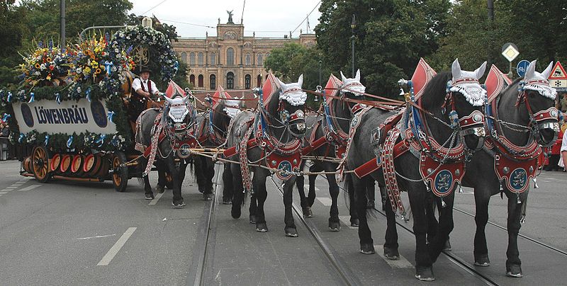 File:Löwenbräu 0403.jpg