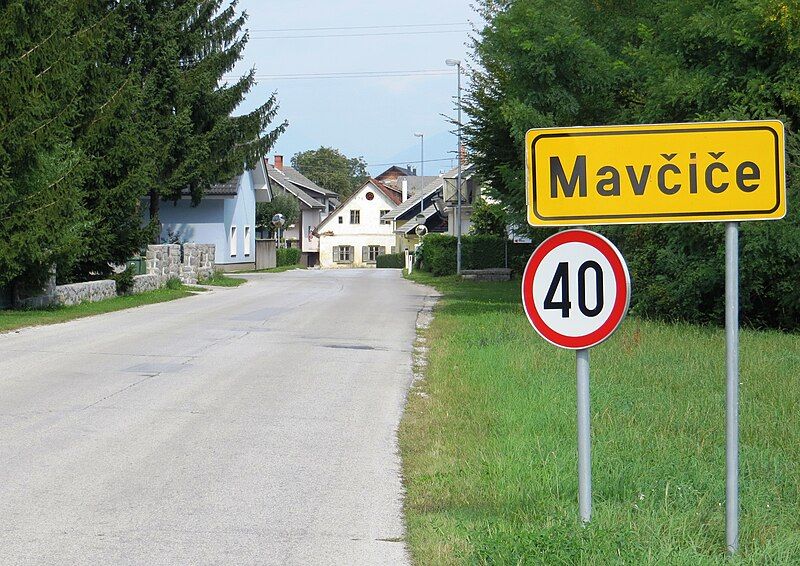 File:Mavcice Slovenia.JPG