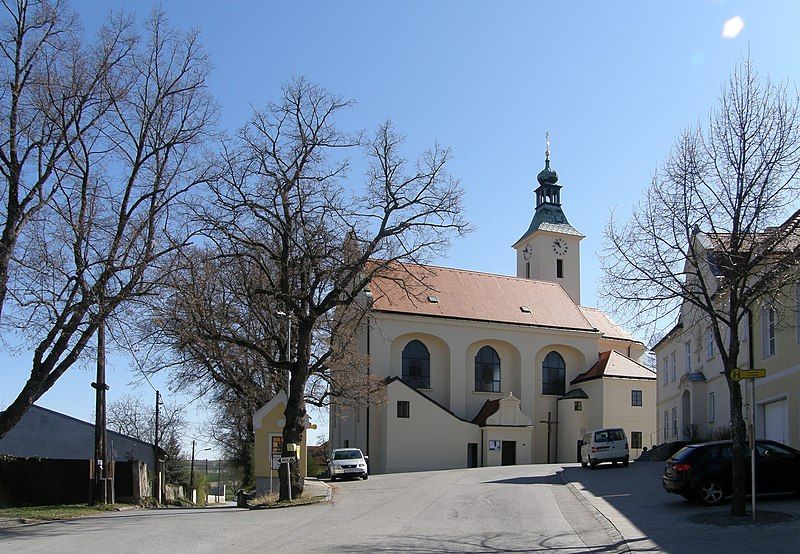 File:NOE Drasenhofen Pfarrkirche1.jpg