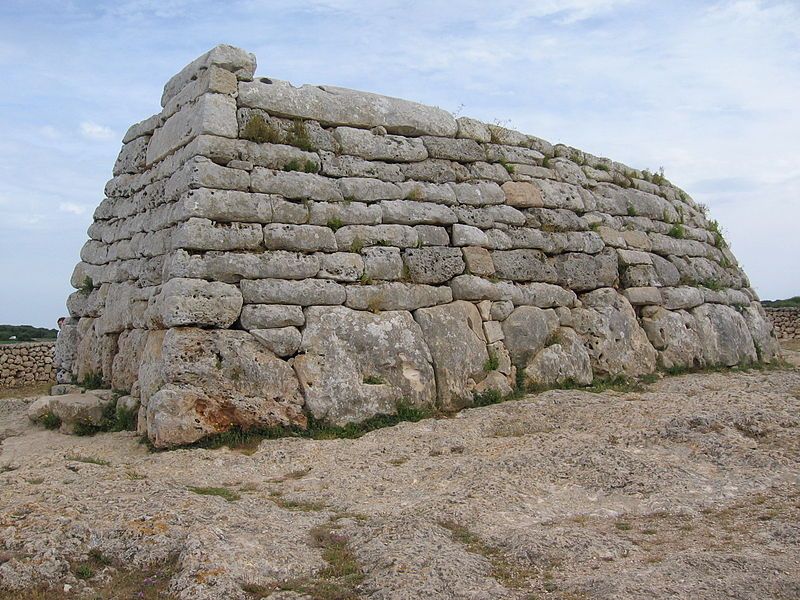 File:Naveta des Tudons.jpg