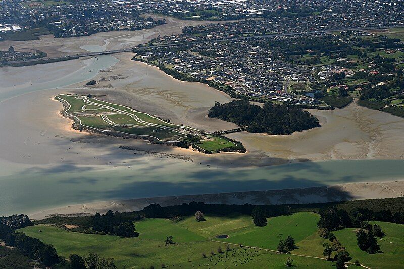 File:Pararēkau Island.jpg