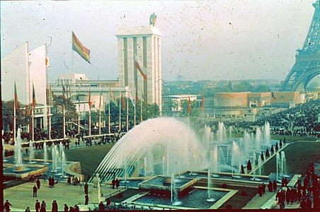 The battery of water cannon at the World Expo in Paris (1937).