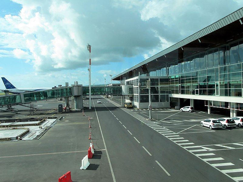 File:ReU RollandGarros TerminalGates.jpg