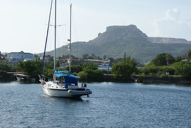 File:Tafelberg Curacao.jpg