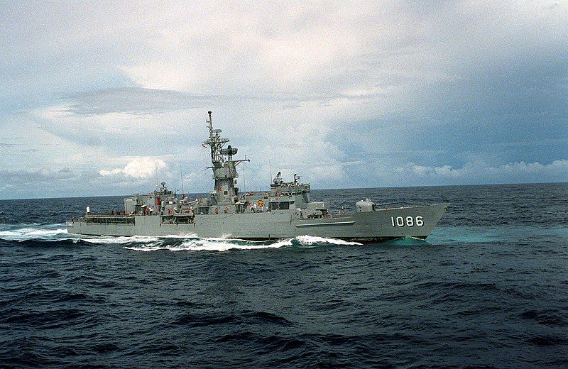 File:USS Brewton (FF-1086).jpg