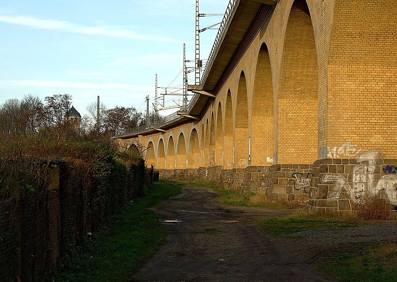 File:Viadukt Wahren Leipzig.jpg