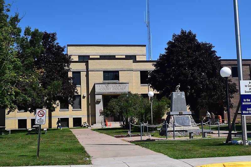 File:Vilas County Courthouse.jpg