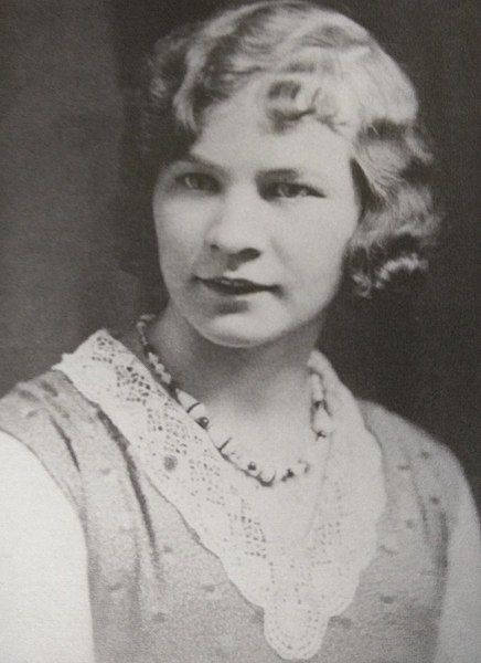 File:Vlasta Oktábcová (1913-1942).jpg