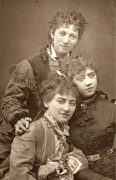 File:Vokes Sisters.jpg