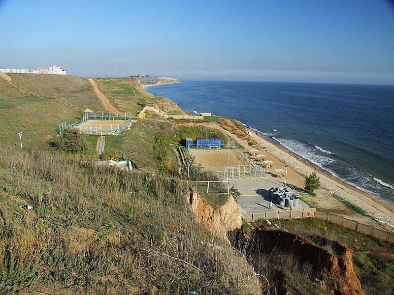 File:Yuzhny - beach.jpg