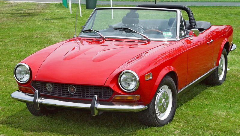 File:1974-Fiat-124-Spider-Red-Front-Angle-st.jpg