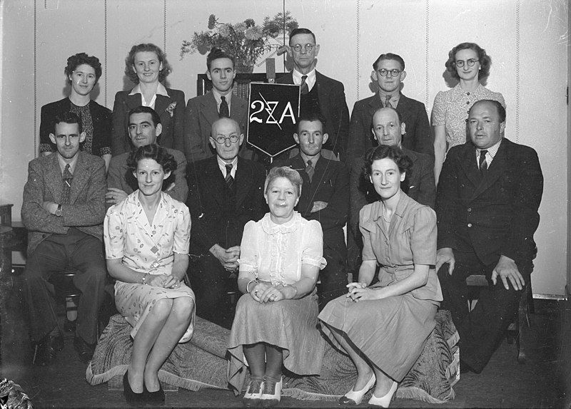 File:2ZA staff 1940s.jpg