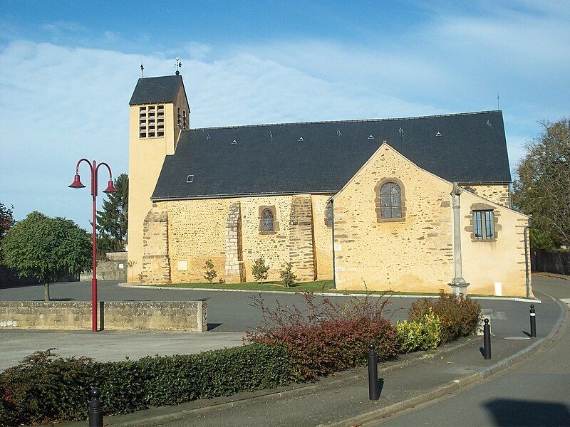 File:Aigné - Eglise.JPG