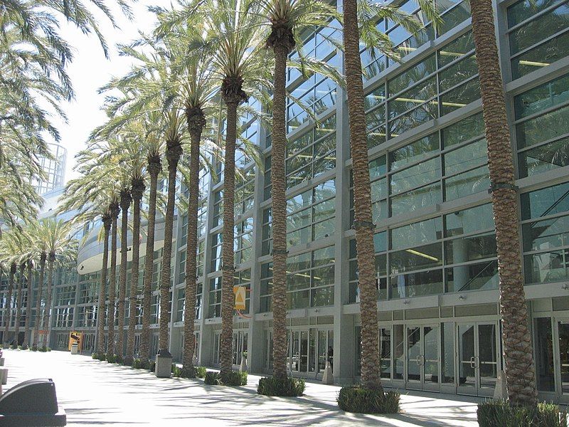 File:Anaheimconvctr-extside.jpg