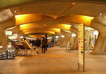 Interior of the Zürich Stadelhofen railway station in Zurich. Switzerland (1983–90)