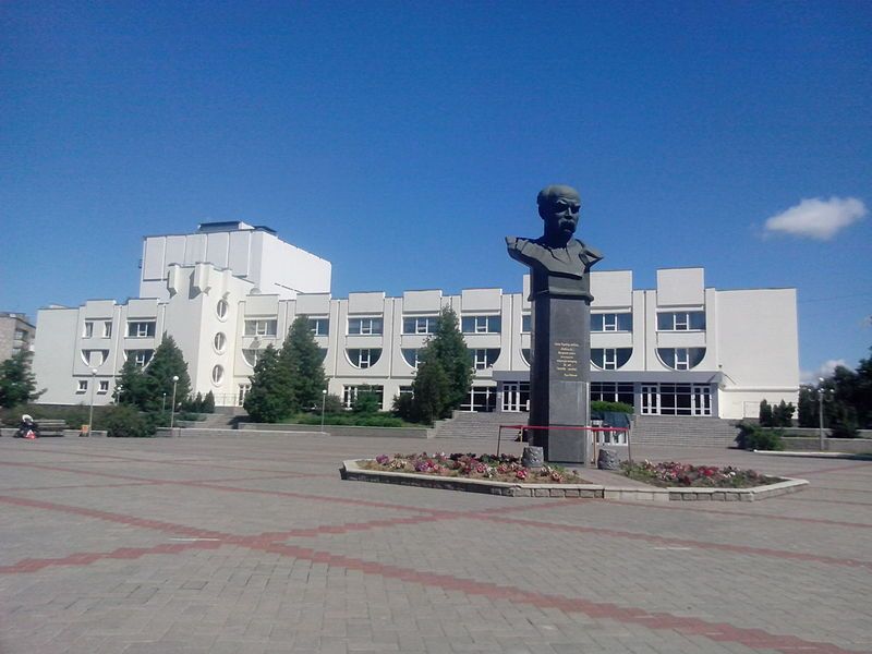 File:Borodianka-District-House-of-Culture-02.jpg