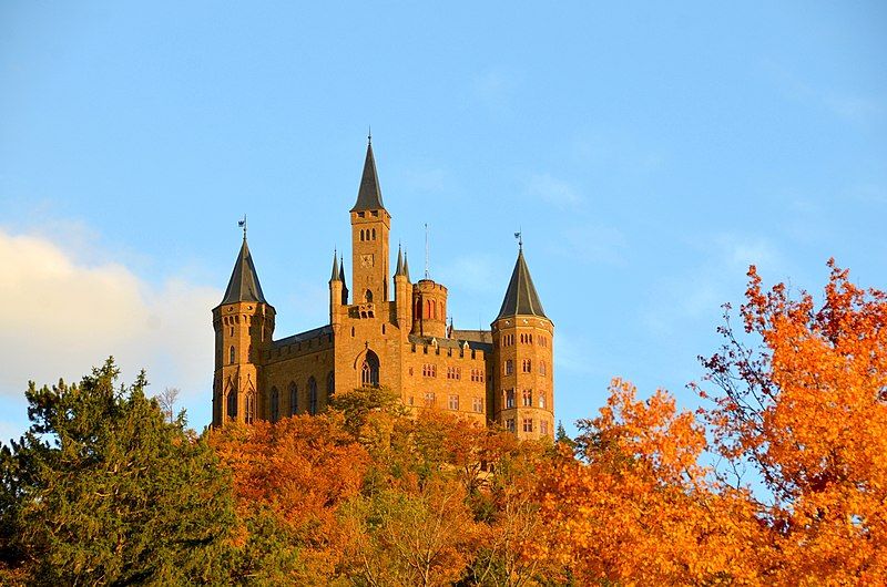 File:Burg Hohenzollern (Bisingen-Zimmern).jpg