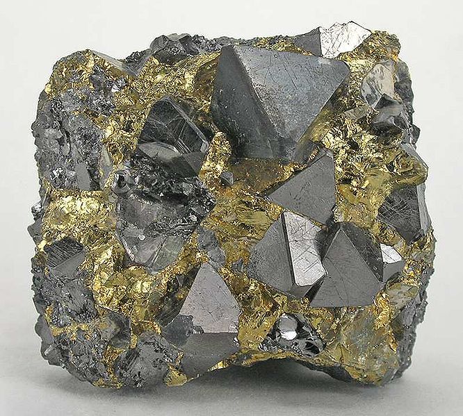 File:Chalcopyrite-Magnetite-cktsr-10c.jpg