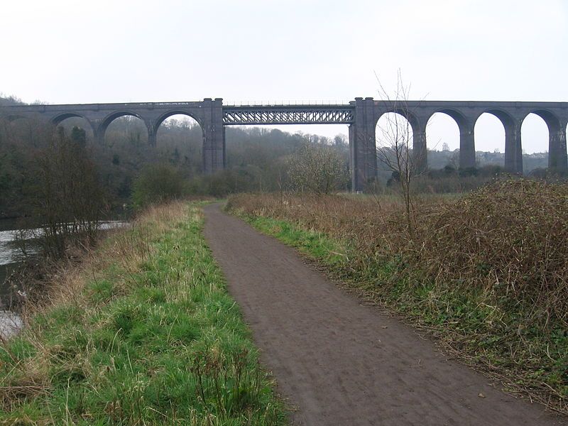 File:Conisbrough - Viaduct.jpg