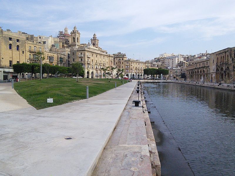 File:Cospicua Dock 1.jpg