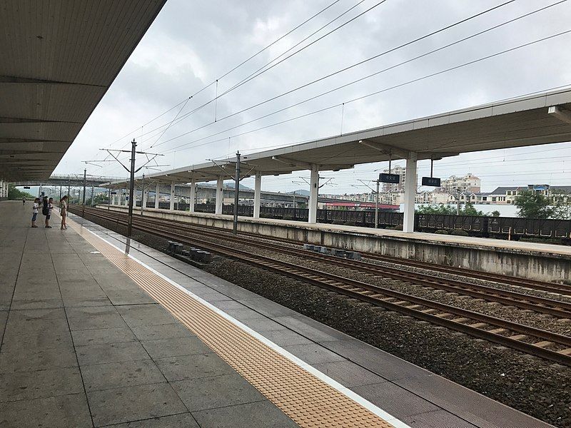 File:DeanRailwayStationJiangxi1.jpg