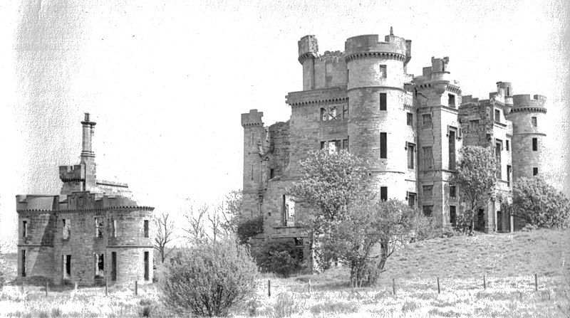 File:Eglinton castle ruins.jpg