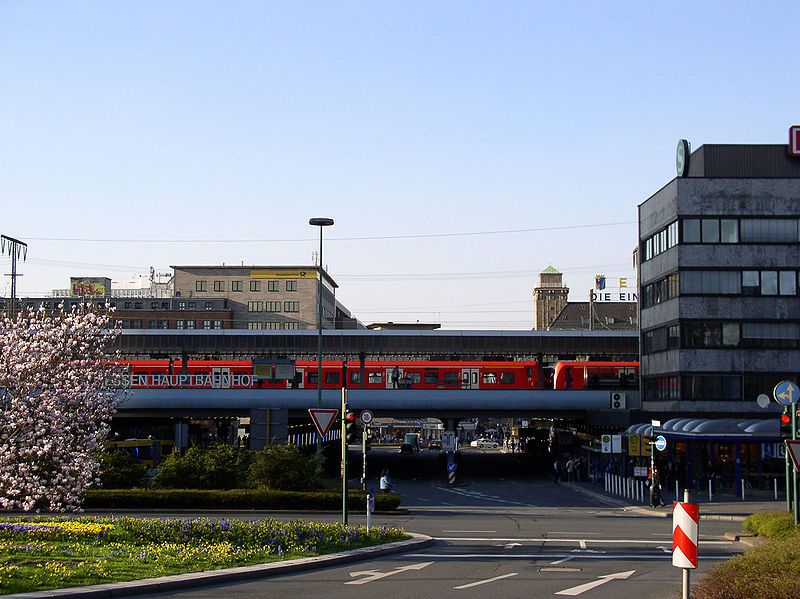 File:Essen Hauptbahnhof Freiheit.jpg