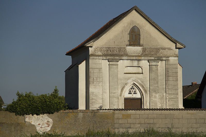 File:Friedhofskapelle 001.jpg