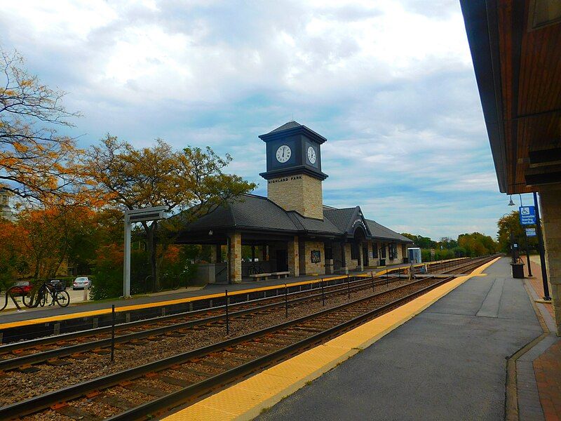 File:Highland Park Station.jpg