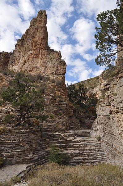 File:Hikers Staircase.JPG