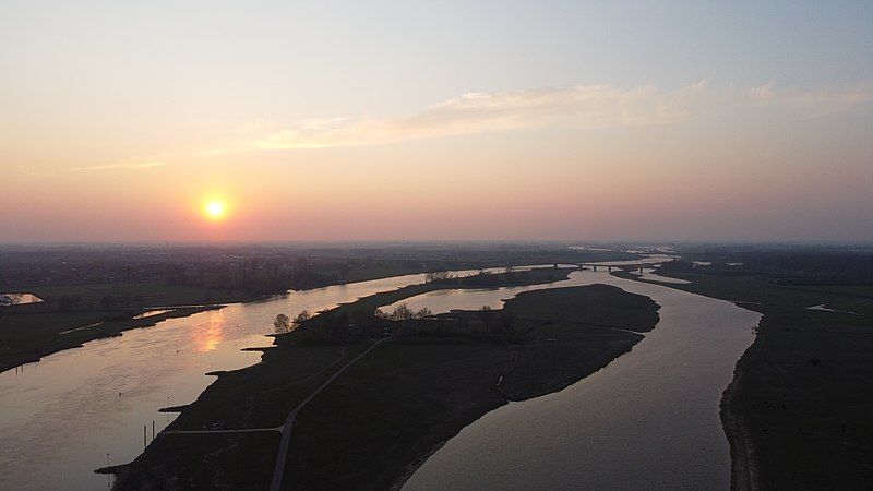 File:IJssel bij Zwolle.jpg