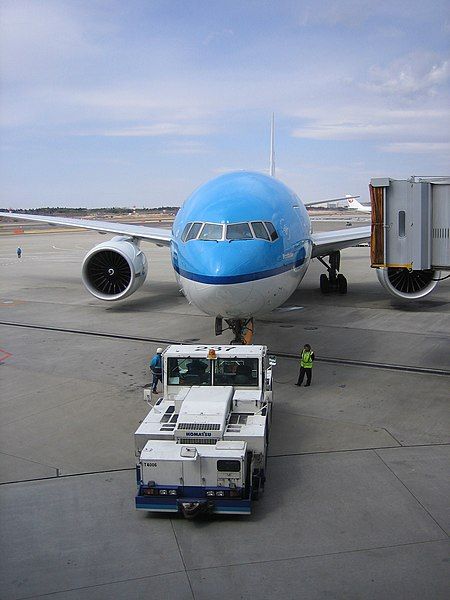 File:KLM 777 pushback.jpg