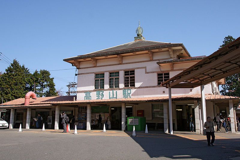 File:Koyasan Station01s4s3200.jpg