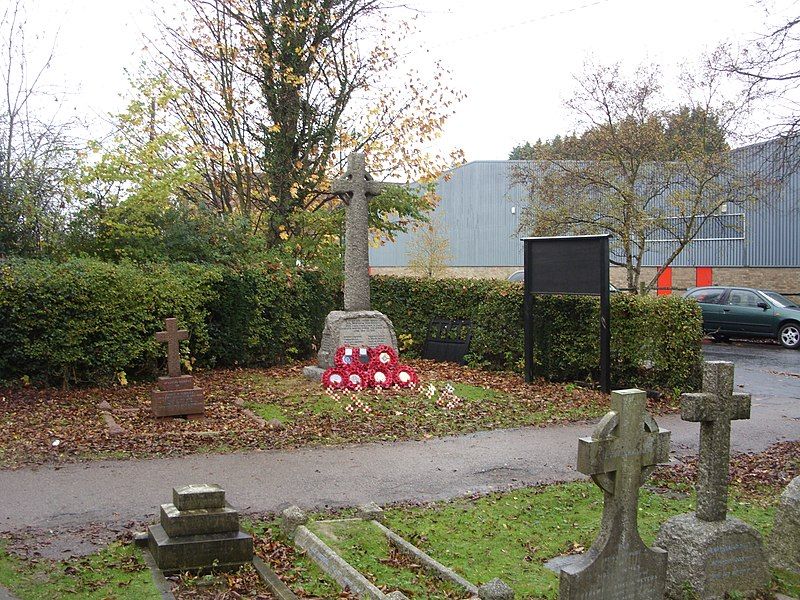 File:LowfieldHeathMemorial11430.jpg